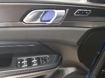 Miniatura Lynk & Co 01