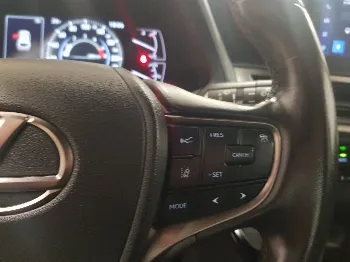 Miniatura Lexus UX