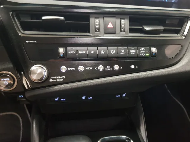 Lexus ES300H  de segunda Mano en Málaga