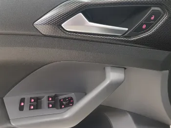 Thumbnail Volkswagen T-CROSS