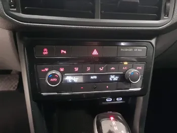 Thumbnail Volkswagen T-CROSS