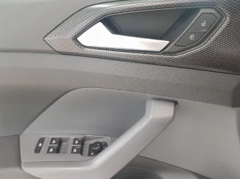 Thumbnail Volkswagen T-CROSS