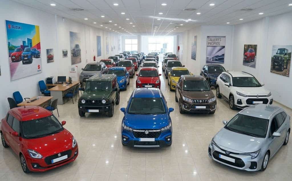 Used Suzuki Malaga dealership with various Suzukis on display